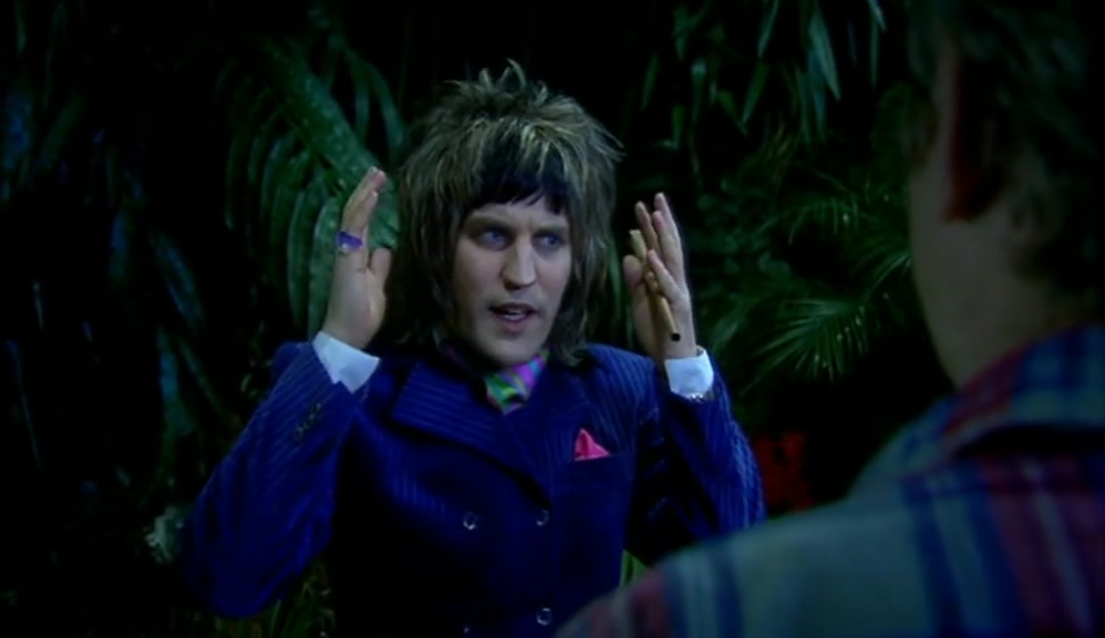 YOU HAVEN'T SEEN MY MATE HOWARD, HAVE YOU? KIND OF TALL, SCRUFFY HAIR. 