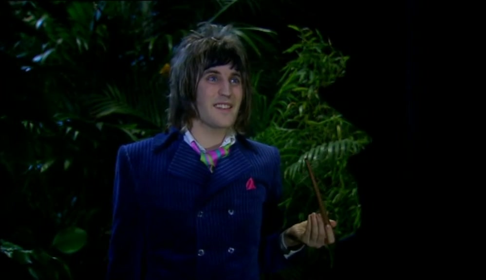 - THIS IS WHAT YOU SEEK, YES? - NO. I'M LOOKING FOR MY MATE HOWARD. 