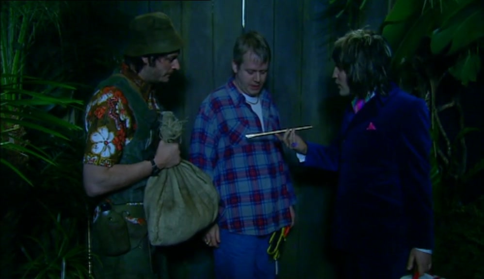 ERM... YOU CAN HAVE THIS PIPE. IT'S WORTH OVER 35 EUROS. 