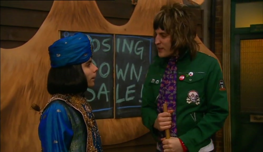 - I CAN'T BELIEVE BAINBRIDGE IS SELLING UP. - HE'S A BALLBAG. 