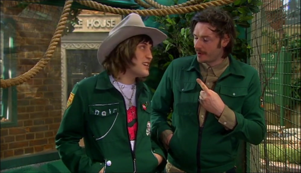 - THIS IS A MONTH'S GROOMING. - A MONTH? FOR THAT? 