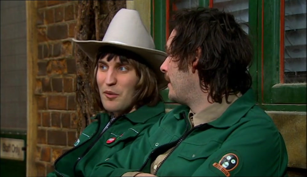 - YOU DRESSED UP THE LION AS ADAM ANT. - HE DID THAT HIMSELF. 