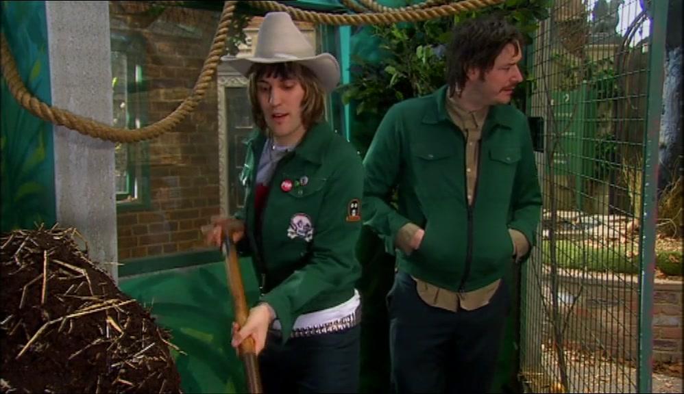 - WHAT'S WRONG WITH YOU? - I'M A TRAINED ZOO KEEPER. 