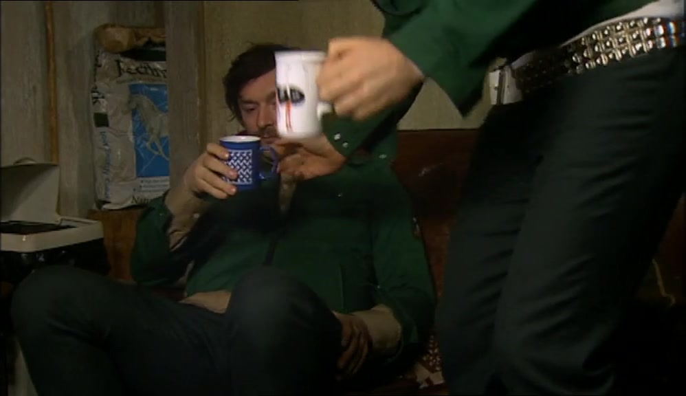 - CHEERS. - HE'S PRETTY GOOD, BAINBRIDGE, ISN'T HE? 