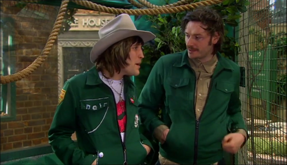- THIS IS A MONTH'S GROOMING. - A MONTH? FOR THAT? 