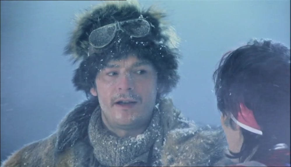- YOU'RE SUPPOSED TO BE A ZOO KEEPER. - THIS IS THE ARCTIC, VINCE. 