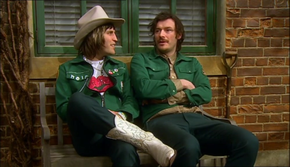 - YOU CAME WITH ME ON THE TRAM SYSTEM. - THAT WASN'T ME. 