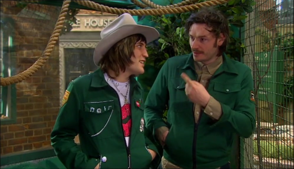 - THIS IS A MONTH'S GROOMING. - A MONTH? FOR THAT? 