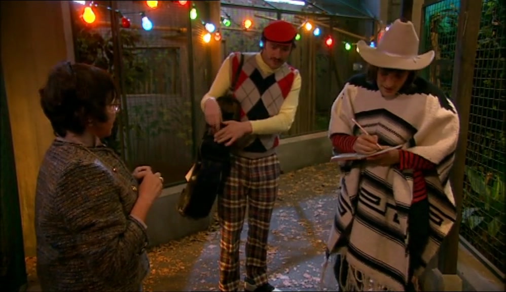 - IT'S GONNA CRUMBLE IN JACQUI'S BAG. - THERE YOU GO. DON'T PUSH IT. 