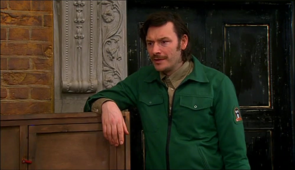 - HE'S FREAKING OUT. - WHAT'S WRONG WITH HIM? 