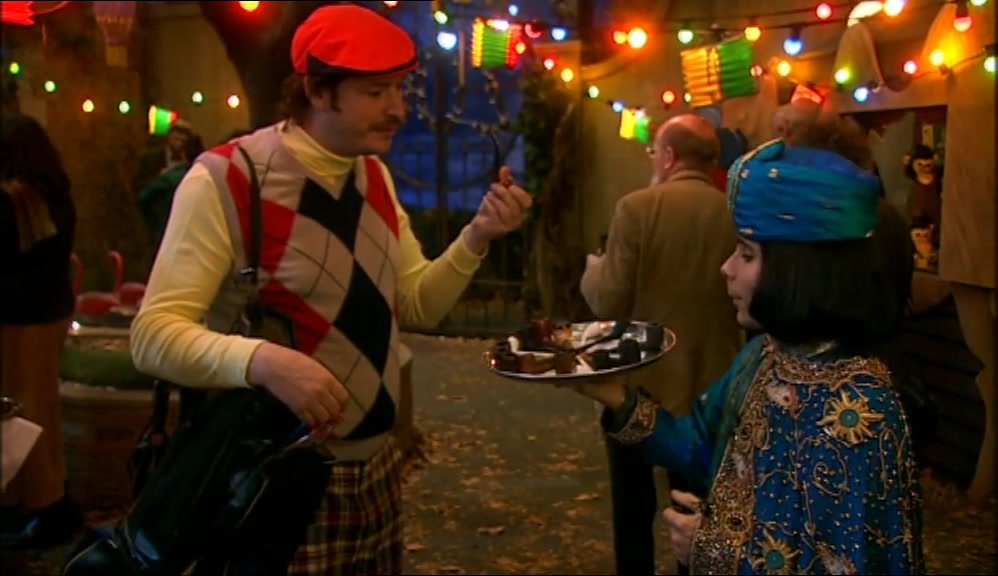 - SOMETHING A LITTLE LARGER? - NO, I'M FINE WITH THIS ONE. 