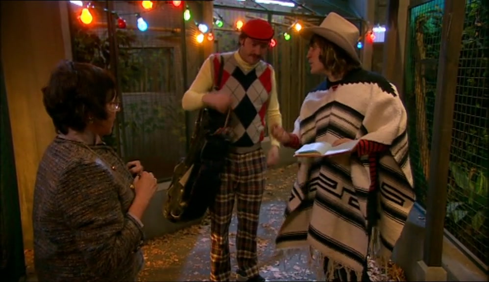 - IT'S GONNA CRUMBLE IN JACQUI'S BAG. - THERE YOU GO. DON'T PUSH IT. 