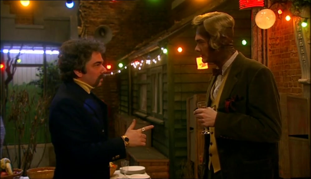 - COULD I HAVE A QUIET WORD? - MMM. 