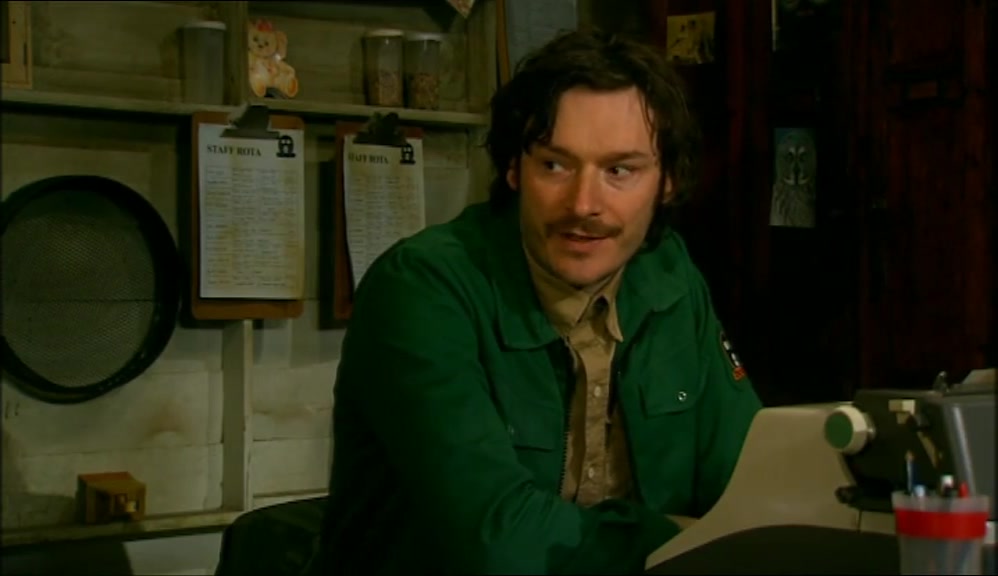 - THIS BETTER BE GOOD. - YOU KNOW THE BLACK BITS IN BANANAS. 