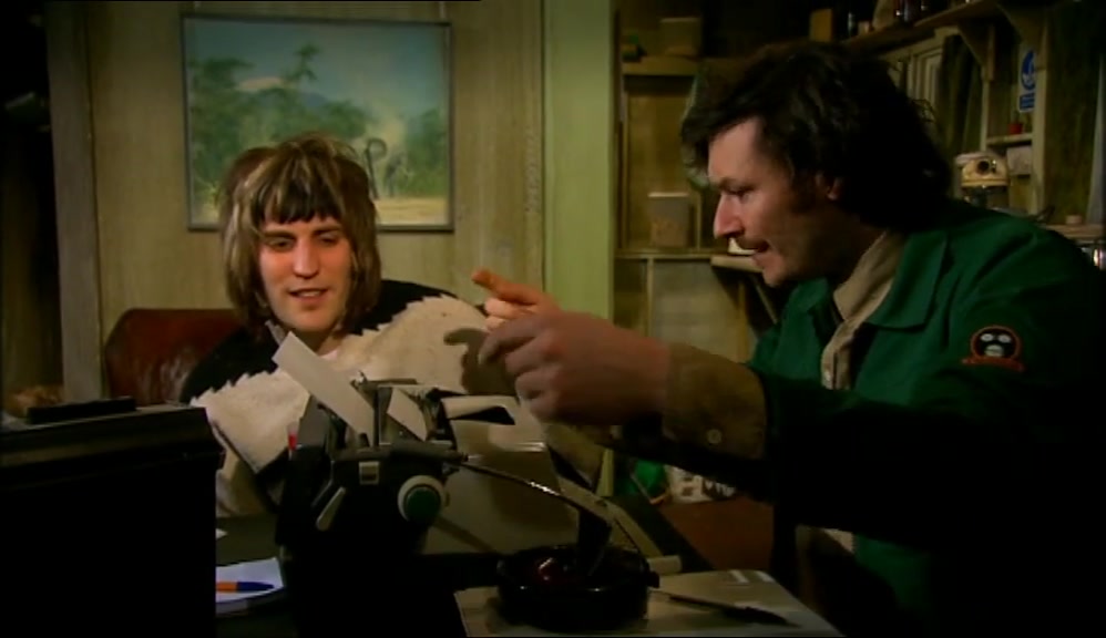 - LOOK AT IT. - I'M BUSY. 