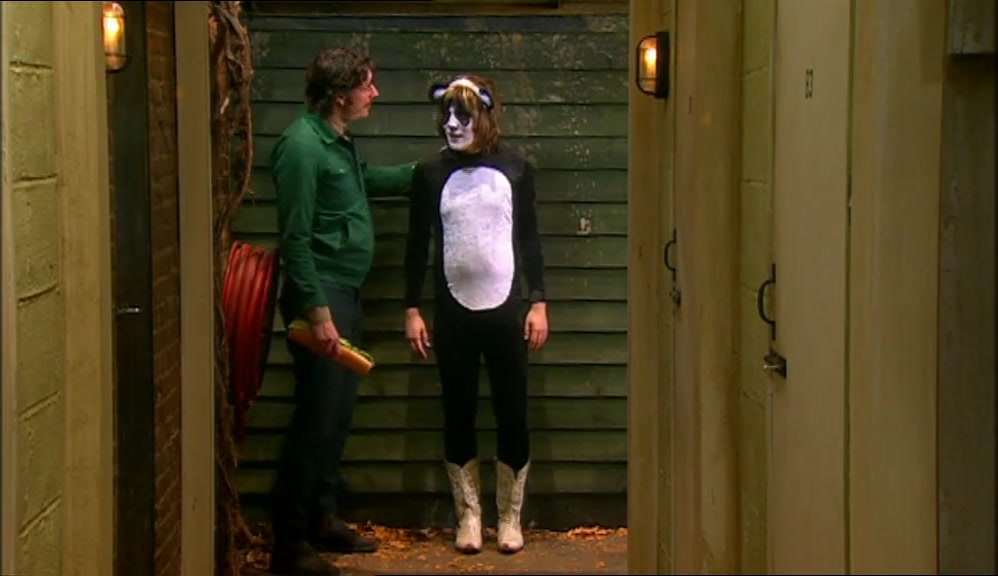- WHY AM I DOING THIS EXACTLY? - BECAUSE YOU'VE GOT A WAY WITH ANIMALS. 