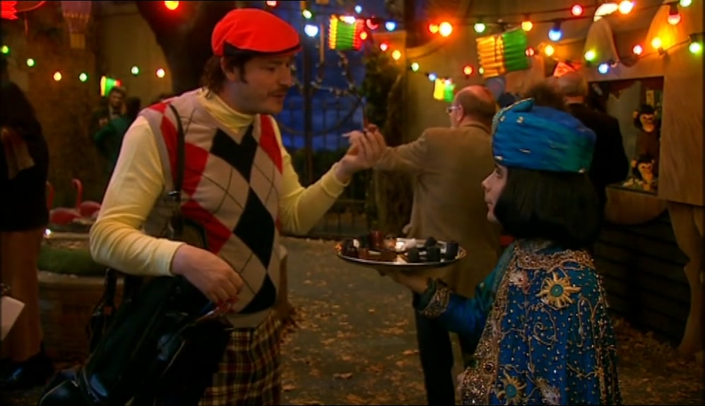 - SOMETHING A LITTLE LARGER? - NO, I'M FINE WITH THIS ONE. 