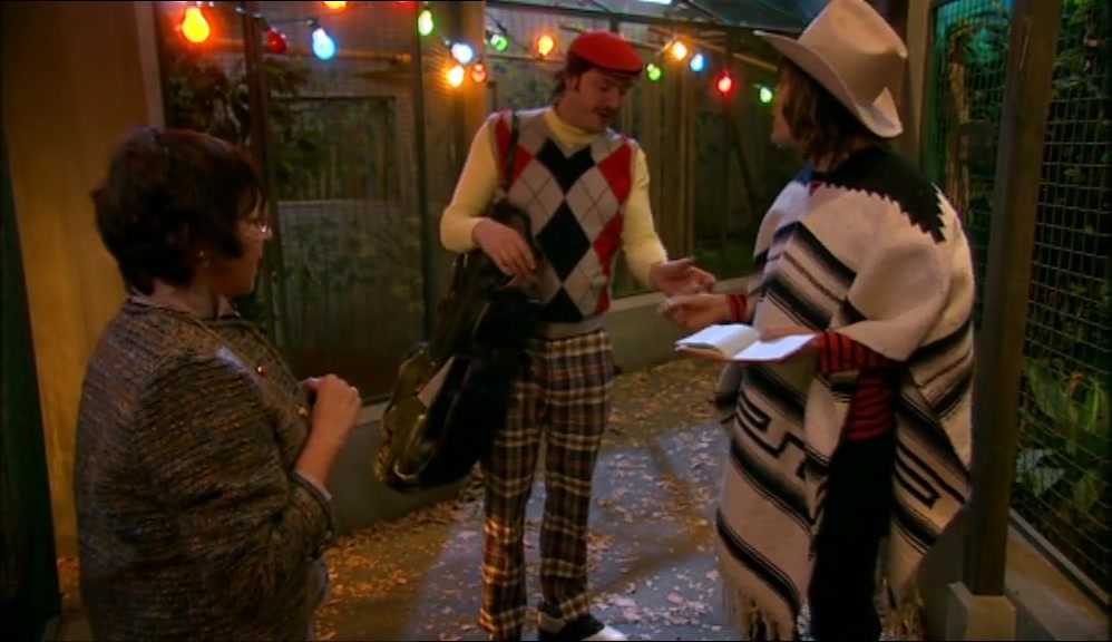 - IT'S GONNA CRUMBLE IN JACQUI'S BAG. - THERE YOU GO. DON'T PUSH IT. 