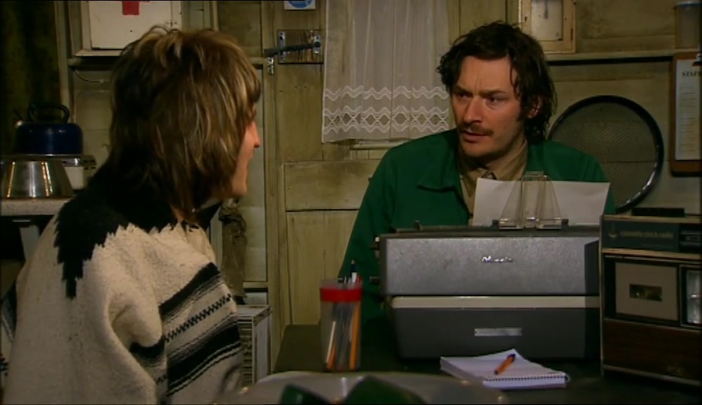 - SHE'S AN INTELLECTUAL. - REALLY? 