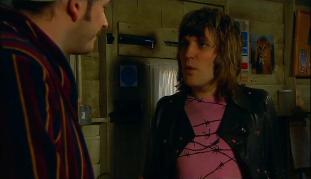 - WHAT ABOUT THE GIRLS? THEY'RE INTO YOU. - ARE THEY? 