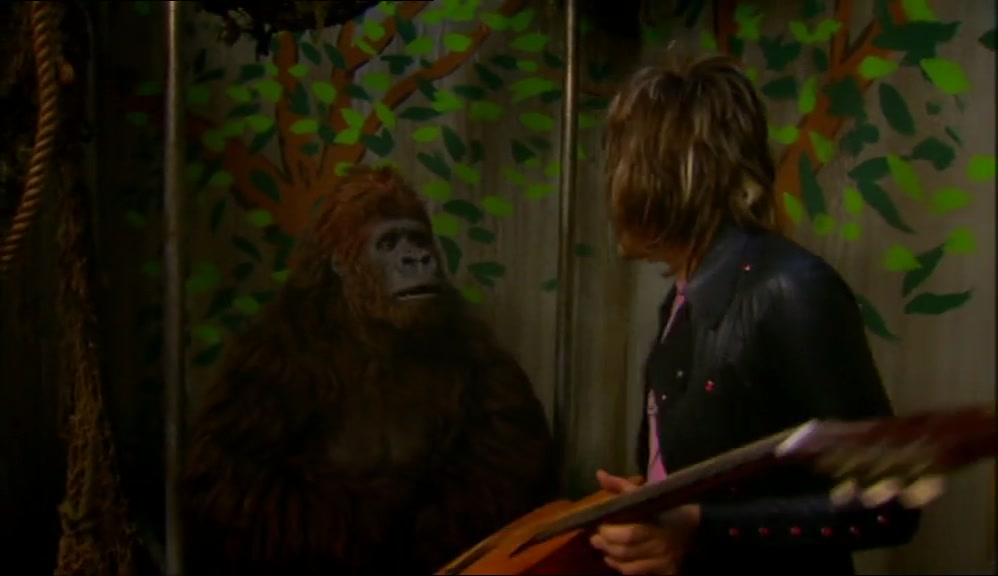 BOLLO, YOU'VE GOTTA HELP ME. I NEED A GUITARIST FOR TONIGHT'S GIG. 