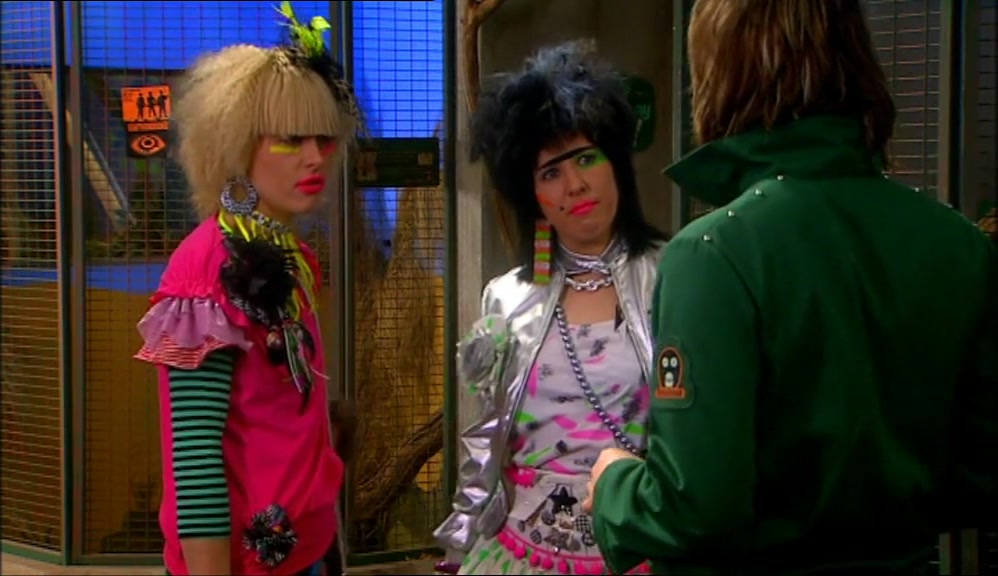 - I'M NEON. - ULTRA. LATERS. 