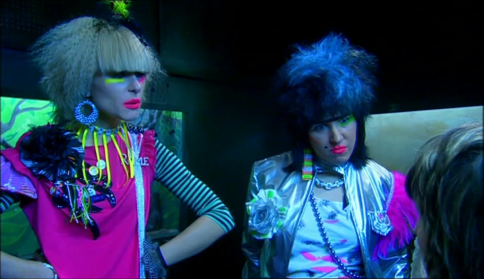 - I'LL GET SOMEONE. - THEY'VE GOT TO BE COOL. 