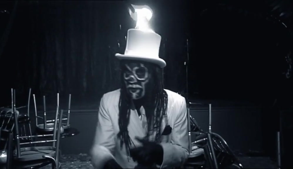 MAN, WHEN HE WAS PLAYING, BOTH PIPES WAS ON FIRE. 