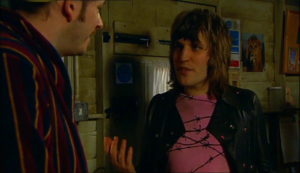 - WHAT ABOUT THE GIRLS? THEY'RE INTO YOU. - ARE THEY? 