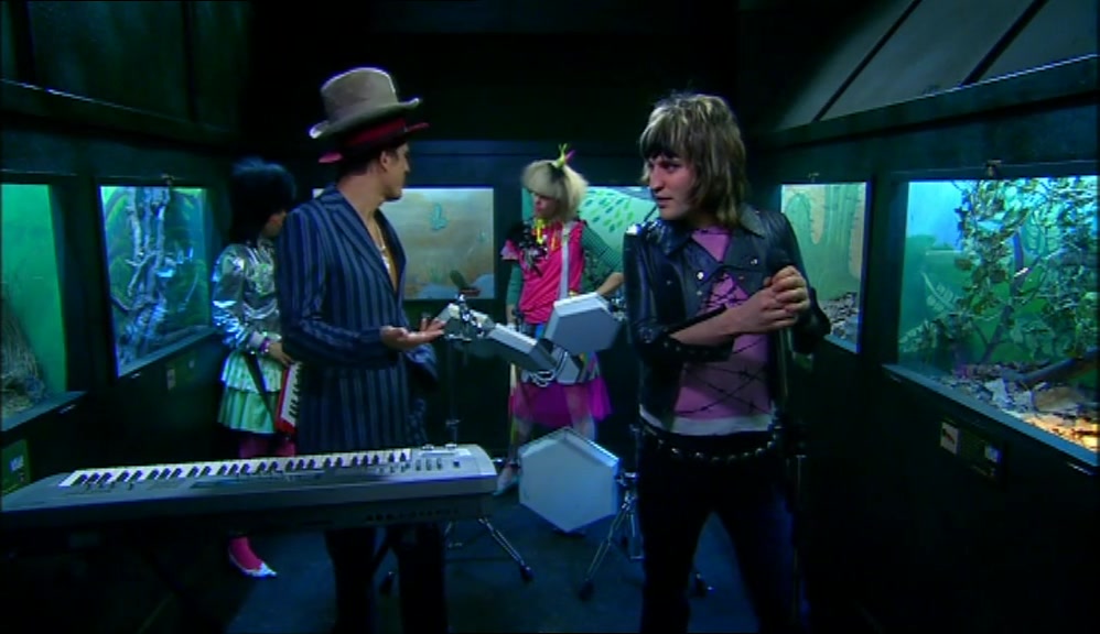 DO YOU KNOW WHO I AM? WHERE DID YOU GET THIS CHUMP FROM, HUH? 