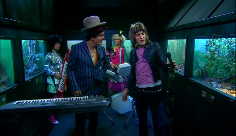 - YEAH. WHY? - IT'S JUST THAT I'M THE FRONT MAN 