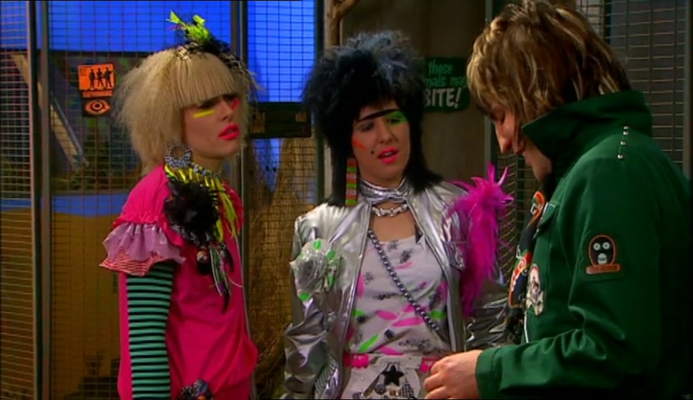 - I CAN PULL SHAPES. - WHY DO YOU WORK IN A ZOO, THEN? 