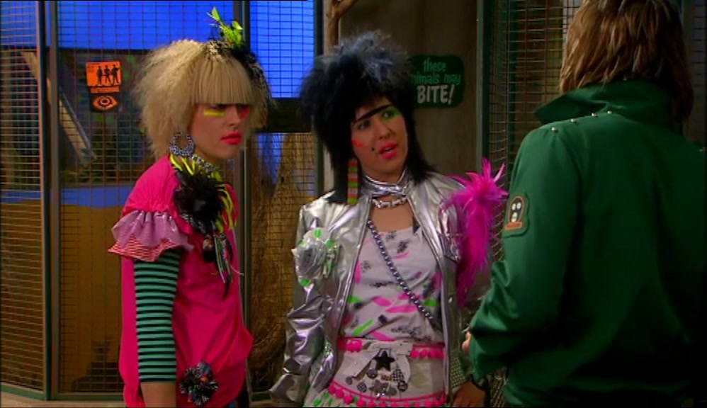 - I'M NEON. - ULTRA. LATERS. 