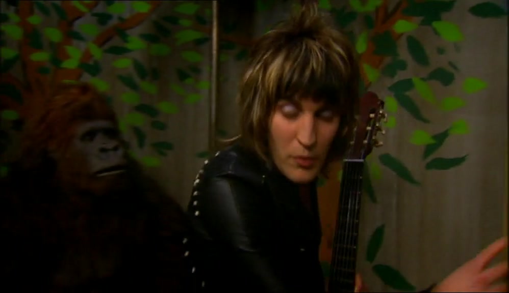 BOLLO, YOU'VE GOTTA HELP ME. I NEED A GUITARIST FOR TONIGHT'S GIG. 