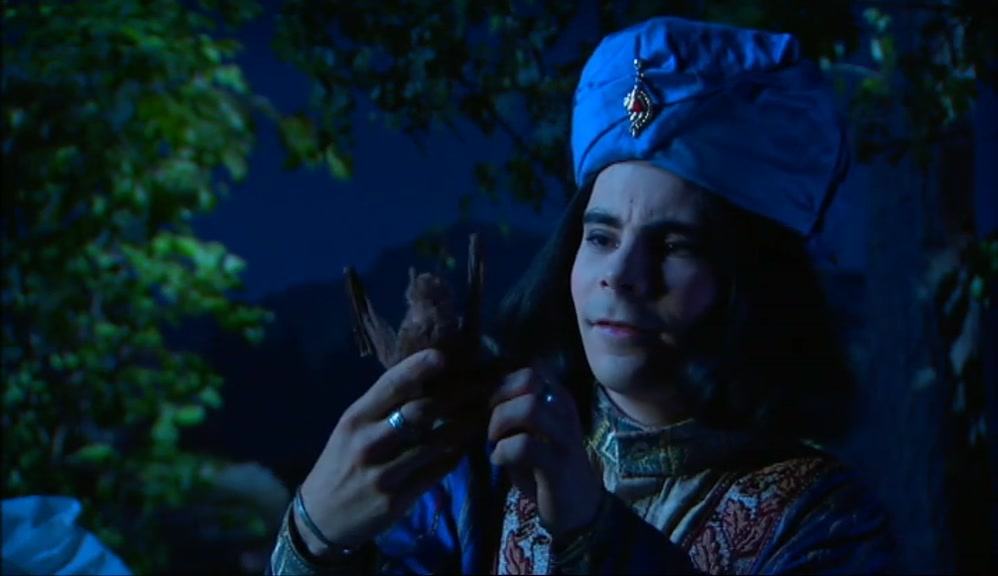 - OH, HE'S LOVELY, THIS ONE. I THOUGHT YOU HAD A BLACK CAT. - I DID. DOING MY HEAD IN. GOT MYSELF AN UPGRADE. 