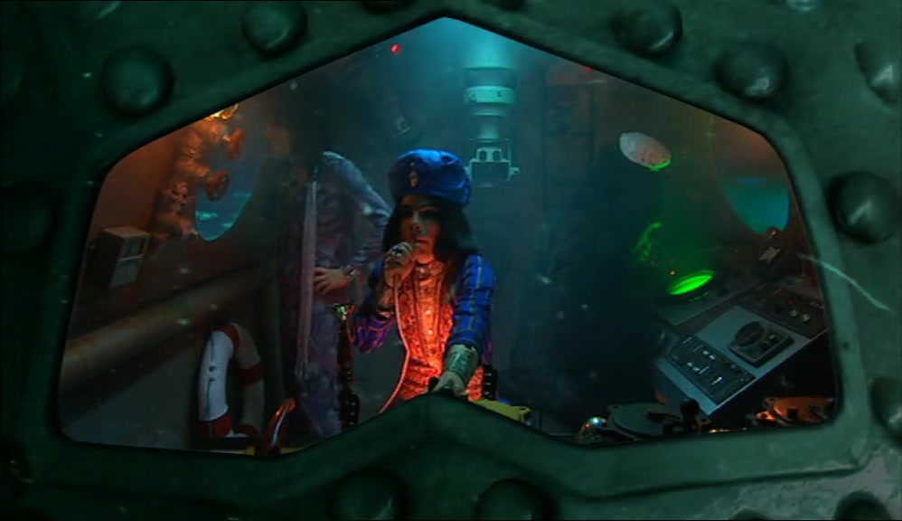 HOW ARE WE EVER GOING TO FIND THIS UNDERWATER SEA CAVE? 