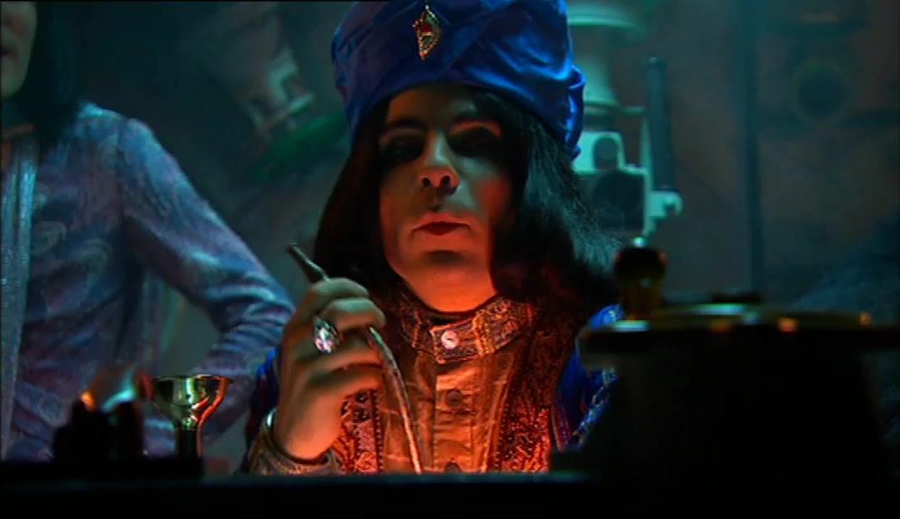 -LOOK, DON'T WORRY. CAPTAIN BOLLO'S ON THE CASE. -IS HE? 
