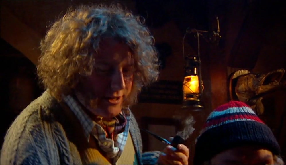 -THERE'S YOUR FLIRTINI. -OH, CHEERS, MATE. 