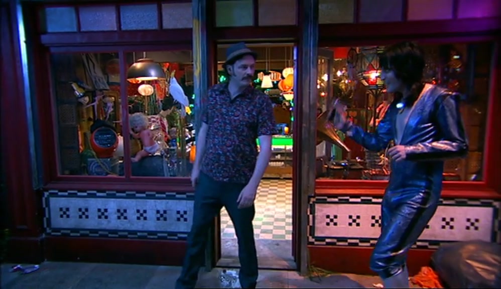 PETE NEON'S BEEN SEEN OUTSIDE TOPSHOP, SO I GOTTA GO. 