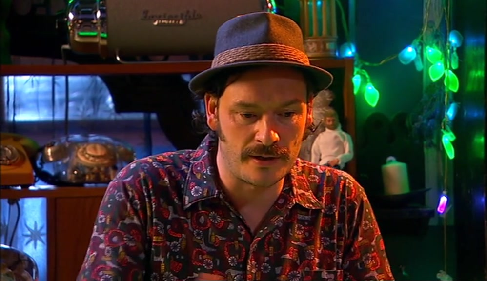 YOU'VE COME OUT OF HOXTON SQUARE, GONE DOWN TO THAT CAR PARK BEHIND THE DRAGON BAR. 