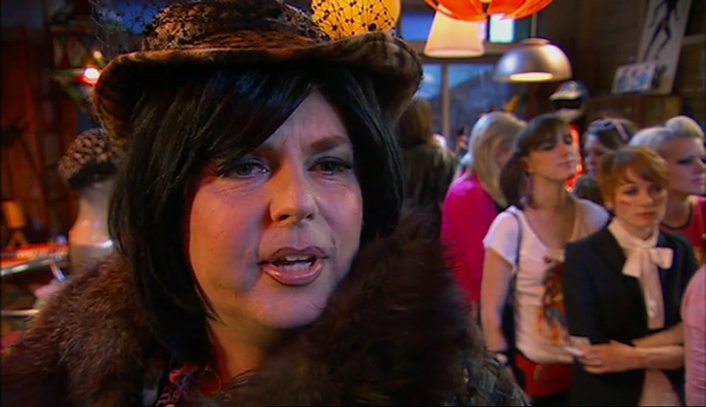 DON'T BE COY, COWBOY. I'M TALKING ABOUT THE ADVERT. 