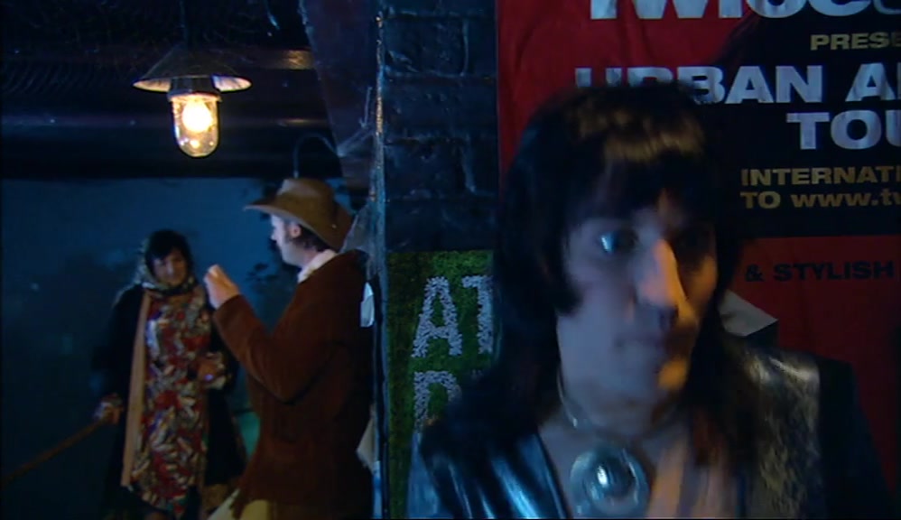 (LOUDLY) I HAVE THE MONEY NOW IN MY HAND. I HAVE NOW GOT THE MONEY HERE... 