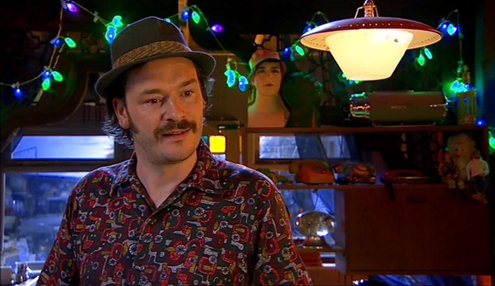 - IS THAT WHAT IT SAYS? - YEAH. 