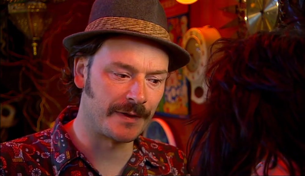 - THAT'S WHY YOU'RE A CRAP SALESMAN. - I'M A GREAT SHOPKEEPER. 