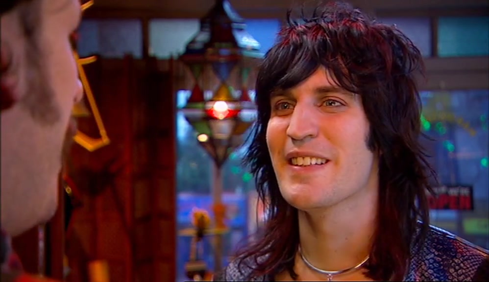- THAT'S WHY YOU'RE A CRAP SALESMAN. - I'M A GREAT SHOPKEEPER. 