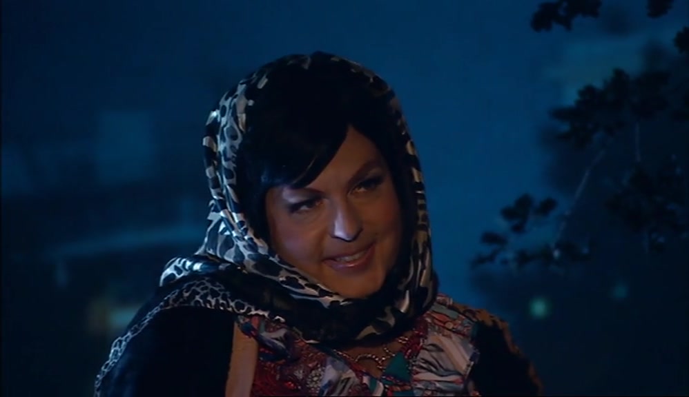 - LOVELY EVENING, ISN'T IT? - IT'S A VERY BALMY NIGHT FOR THIS TIME OF YEAR. 