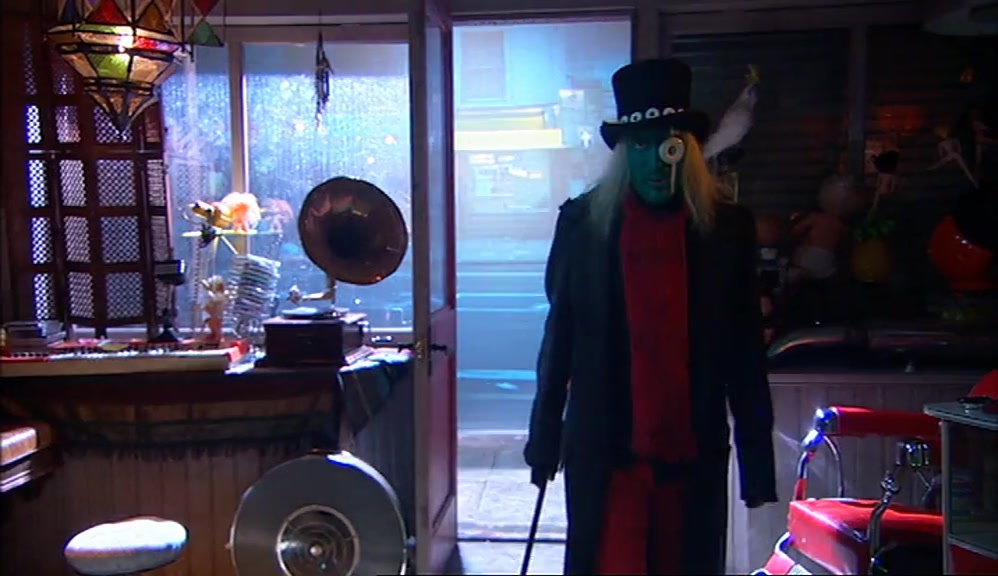 - I'M A SHOPKEEPER. - OH, REALLY? 