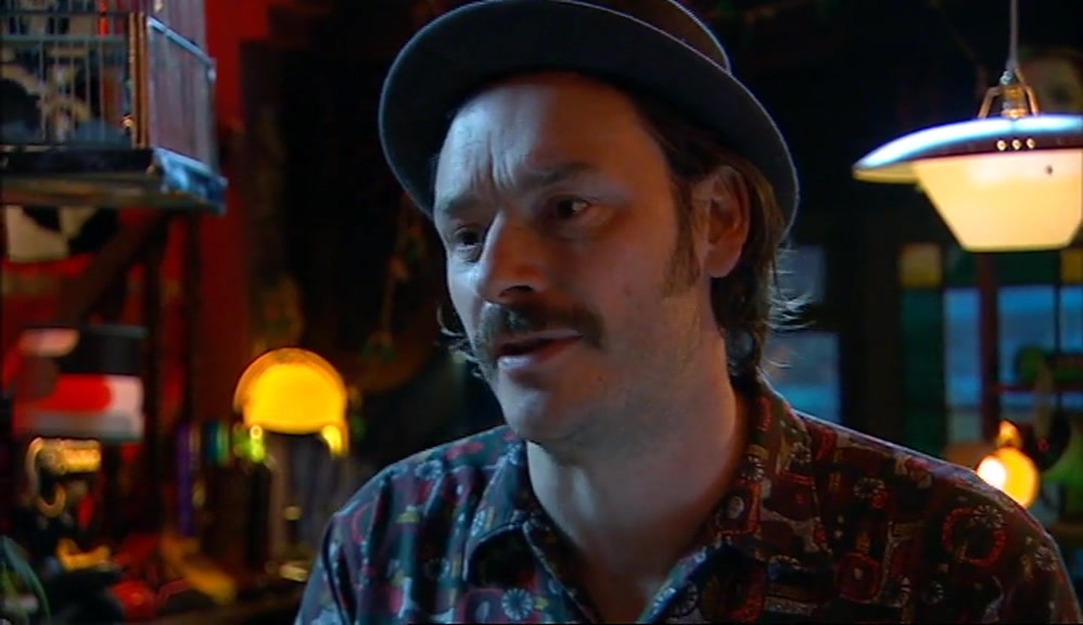 - NO. YOU HAD 3,000 EUROS. - IT'S GOT A MEXICAN ANT IN IT. HOW COOL IS THAT? 