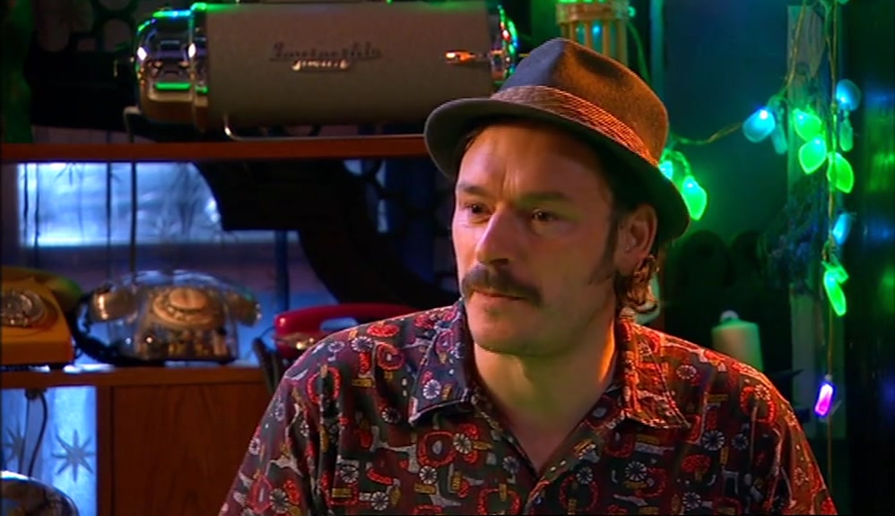 - THAT'S A FRONT. - THIS IS OUTRAGEOUS. I'M GOING TO RING HIM. 