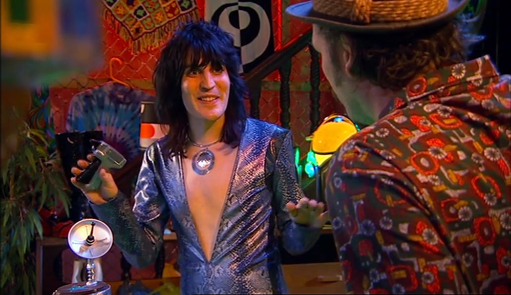 - WHAT DOES IT DO? - I'VE BEEN TAGGING POP STARS LIKE PIGEONS. 